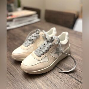 Oasis Society The Kaitlyn Sneaker NWOT